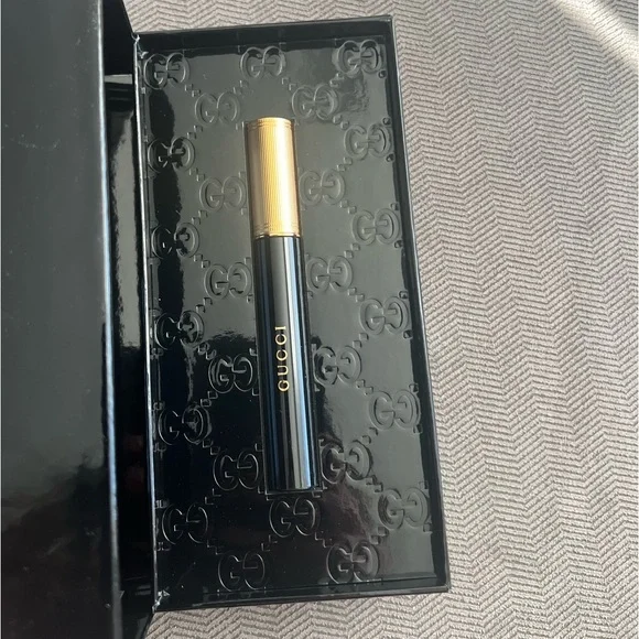 Gucci Le Magnétisme Volumizing Mascara - Picture 8 of 9